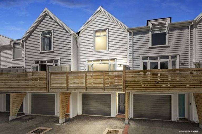 Photo of property in Pirie Street Townhouses, 31/35 Pirie Street, Mount Victoria, Wellington, 6011