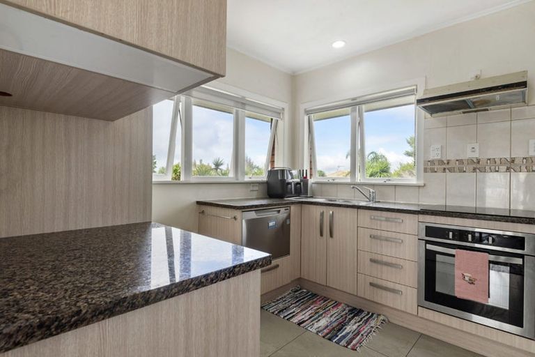 Photo of property in 18a Eversleigh Road, Belmont, Auckland, 0622