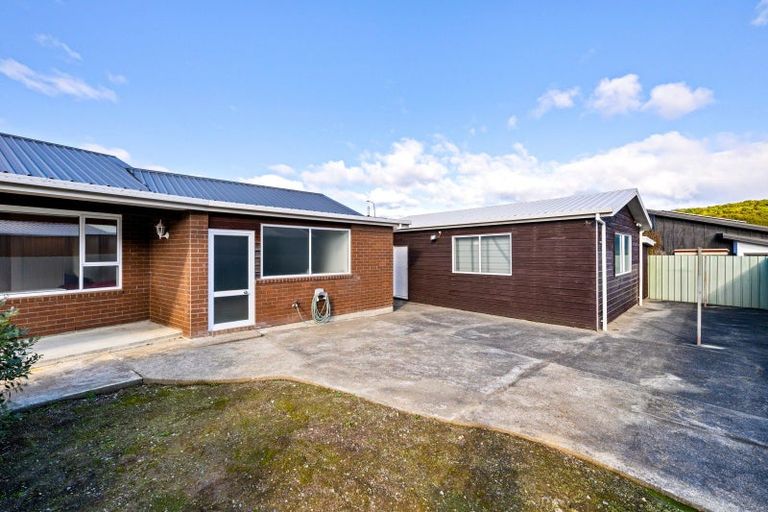 Photo of property in 28 Ranui Street, Waikawa, Picton, 7220