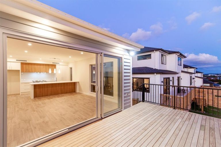 Photo of property in 175 Godfrey Drive, Orewa, 0931