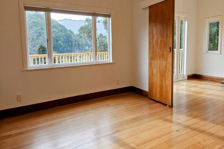 Photo of property in 8 Trelissick Crescent, Ngaio, Wellington, 6035