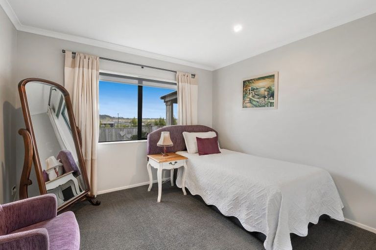 Photo of property in 14 Kingfisher Road, Silverdale, 0932