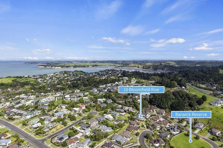 Photo of property in 10 Bloomfield Rise, Stanmore Bay, Whangaparaoa, 0932