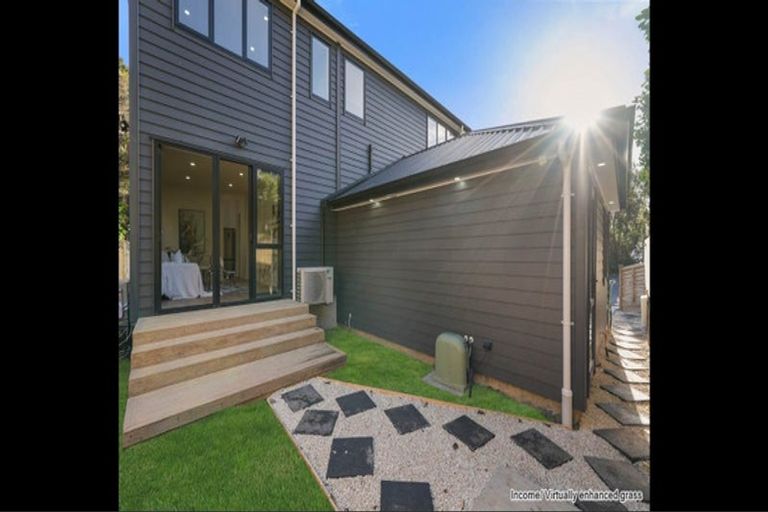 Photo of property in 18 Mariners View Road, Beach Haven, Auckland, 0626
