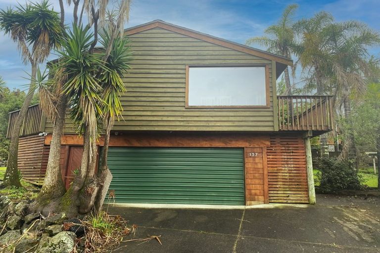 Photo of property in 137 Matipo Road, Te Atatu Peninsula, Auckland, 0610
