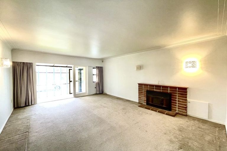 Photo of property in 45 Sunnynook Road, Forrest Hill, Auckland, 0620