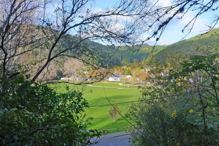 Photo of property in 44 Pinehaven Road, Pinehaven, Upper Hutt, 5019