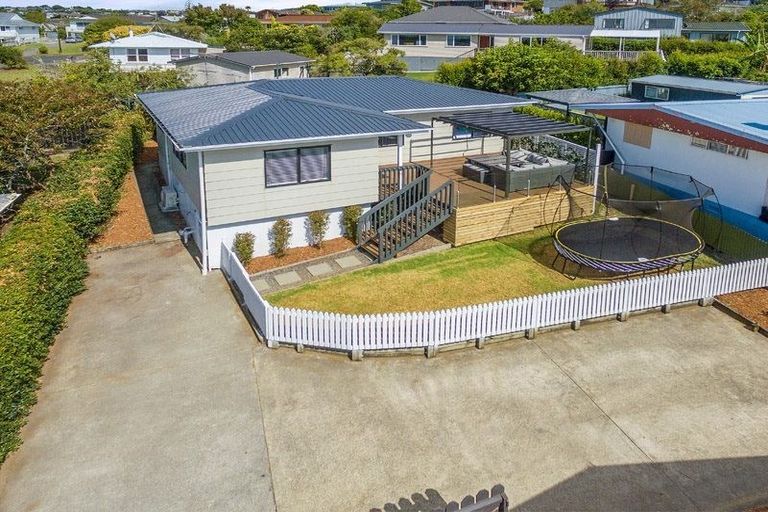 Photo of property in 21a Red Beach Road, Red Beach, 0932