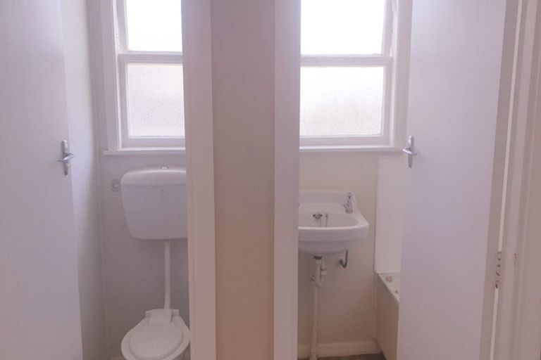 Photo of property in 2/14 Cornwall Road, Taradale, Napier, 4112