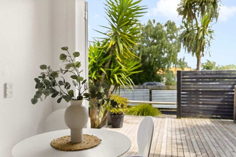 Photo of property in 12 Cambridge Road, Martinborough, 5711