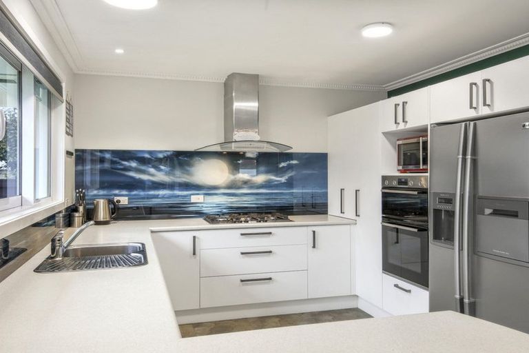 Photo of property in 17 Hillcrest Place, Avonhead, Christchurch, 8042