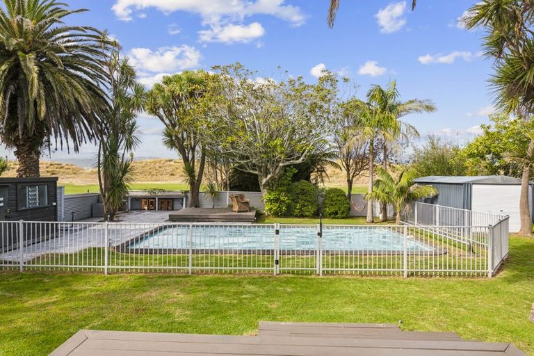 Photo of property in 36 Golf Road, Paraparaumu Beach, Paraparaumu, 5032