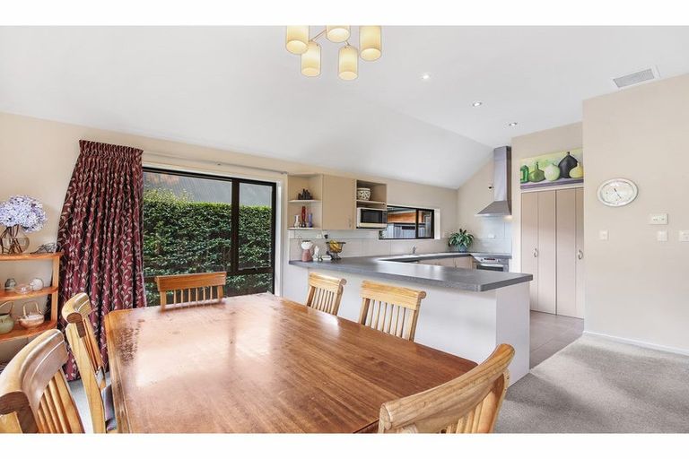 Photo of property in 35 Glenburn Place, Avonhead, Christchurch, 8042