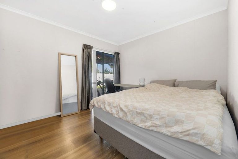 Photo of property in 16 Castlehill Court, Wattle Downs, Auckland, 2103
