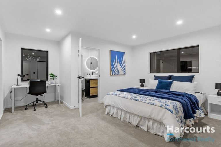 Photo of property in 56a Donovan Avenue, Massey, Auckland, 0614