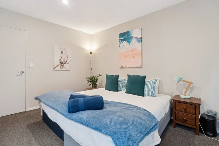 Photo of property in 33 Arawata Terrace, Fernhill, Queenstown, 9300