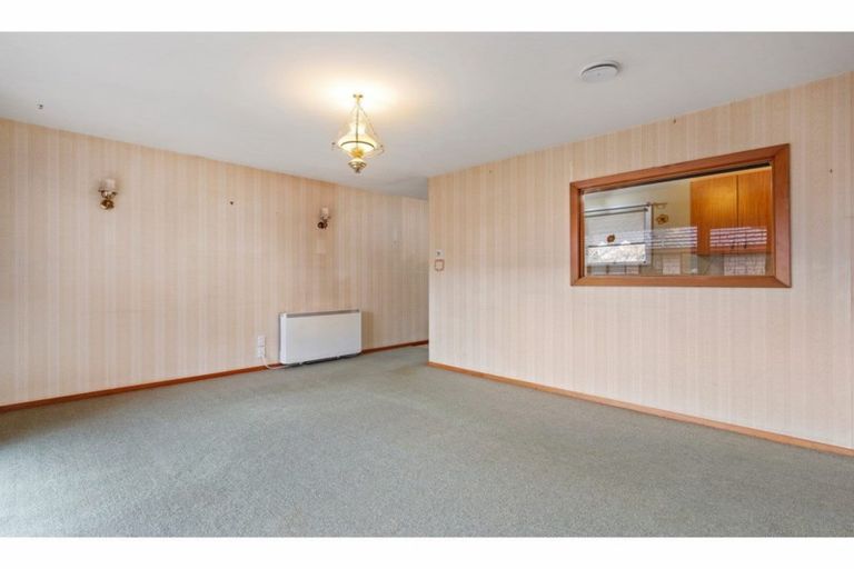 Photo of property in 43 Prestons Road, Redwood, Christchurch, 8051