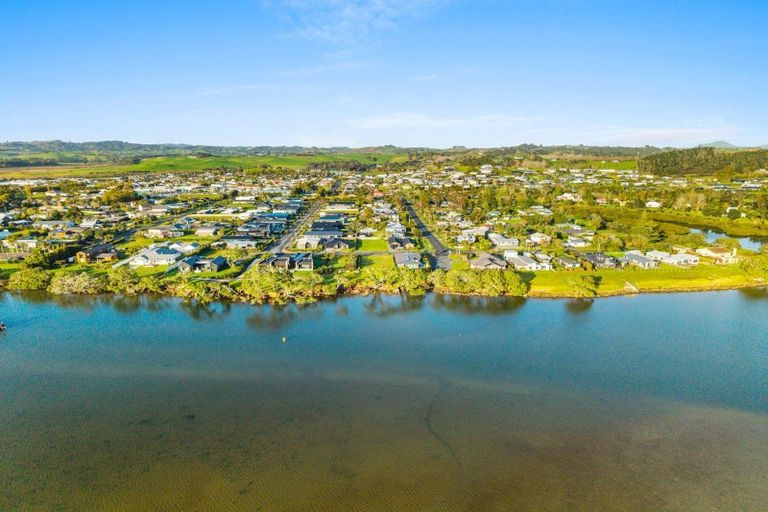 Photo of property in 3 William Gilbert Drive, Mangawhai, 0505