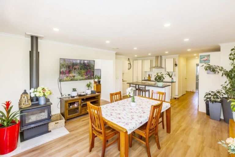 Photo of property in 8 Ronald Scott Grove, Riverstone Terraces, Upper Hutt, 5018