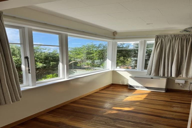 Photo of property in 190 Breaker Bay Road, Breaker Bay, Wellington, 6022