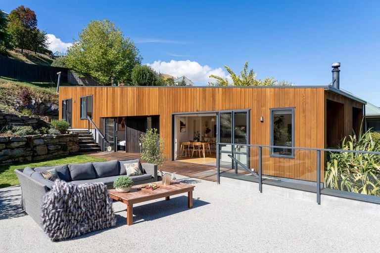 Photo of property in 67 Mcdonnell Road, Arrowtown, 9302