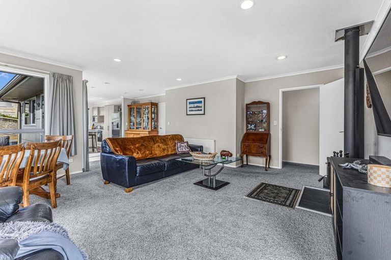 Photo of property in 23 York Crescent, Westown, New Plymouth, 4310