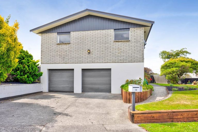 Photo of property in 18 Oberon Street, Stratford, 4332