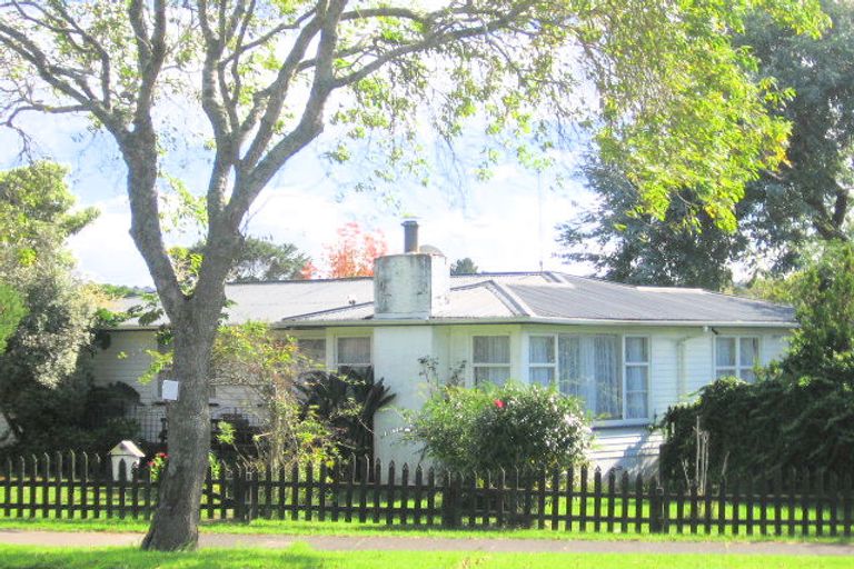 Photo of property in 165 Henderson Valley Road, Henderson, Auckland, 0612