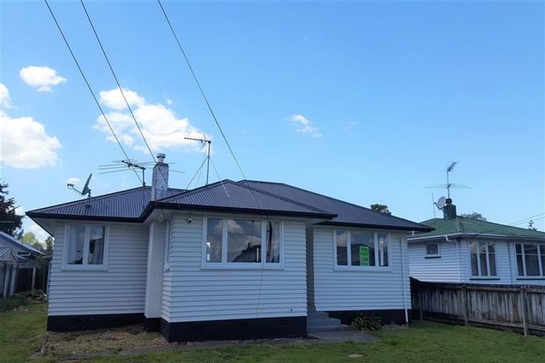Photo of property in 27 Hill Crescent, Papakura, 2110