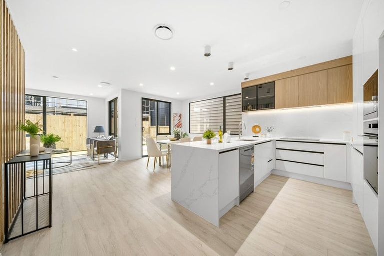 Photo of property in 102b Te Oneroa Way, Long Bay, Auckland, 0630