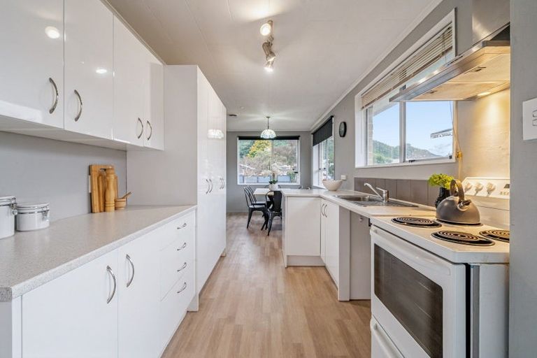 Photo of property in 77 Pasadena Crescent, Totara Park, Upper Hutt, 5018