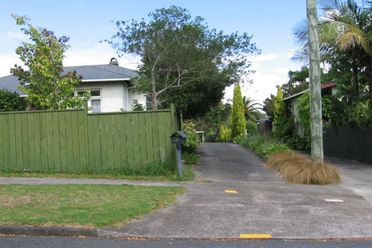 Photo of property in 12 Mayville Avenue, New Lynn, Auckland, 0600