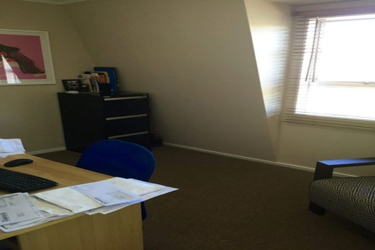 Photo of property in 5 Trilids Lane, Churton Park, Wellington, 6037