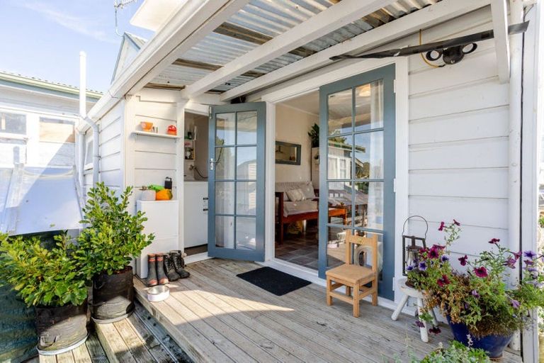 Photo of property in 28 Fox Street, Woodville, 4920