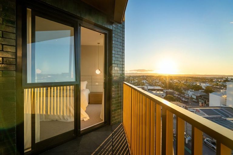 Photo of property in 61 Mcindoe Road, Kumeu, 0810