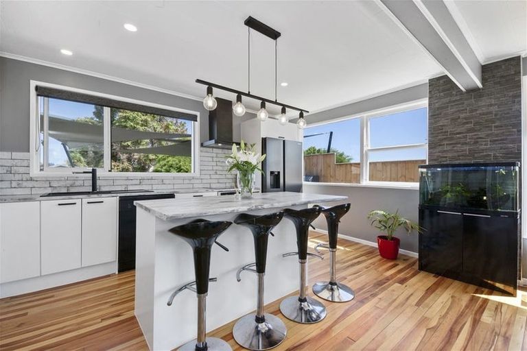 Photo of property in 2 Ward Place, Rangiora, 7400