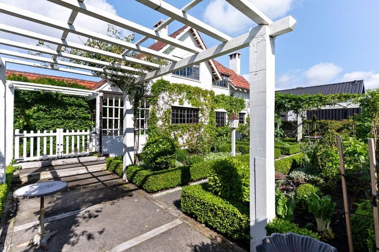 Photo of property in 14 Rewiti Avenue, Takapuna, Auckland, 0622