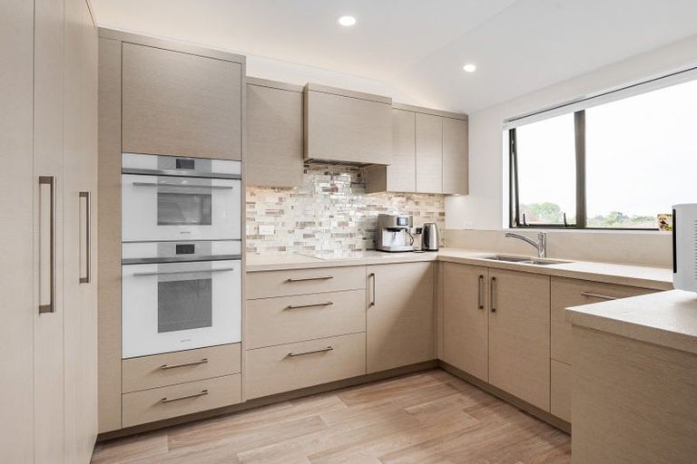 Photo of property in 62 Grosvenor Gardens, Flagstaff, Hamilton, 3210