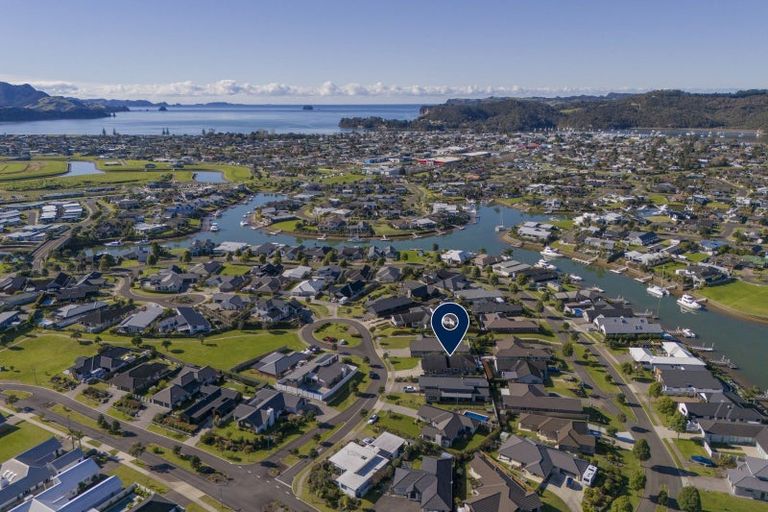 Photo of property in 8 Topping Place, Whitianga, 3510