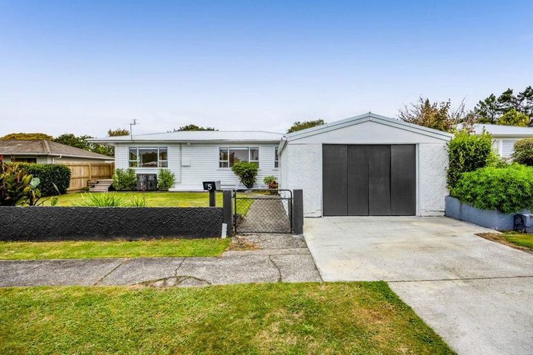 Photo of property in 5 Nikau Street, Inglewood, 4330