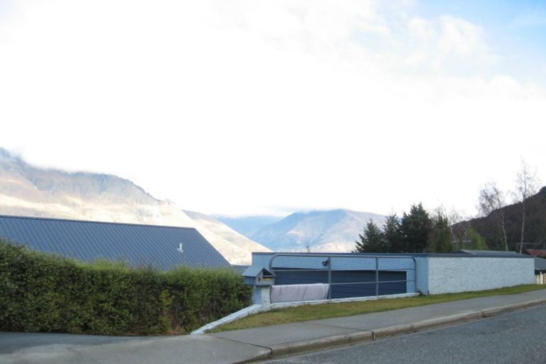 Photo of property in 6 Wye Place, Fernhill, Queenstown, 9300
