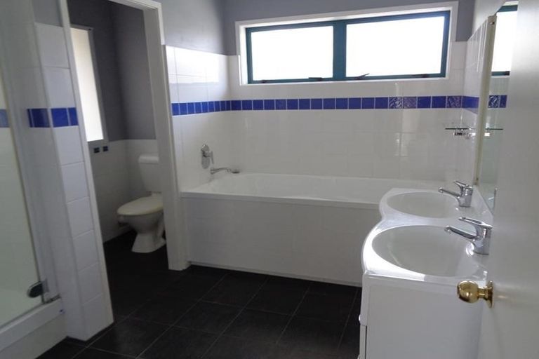Photo of property in 52 The Parade, Bucklands Beach, Auckland, 2012
