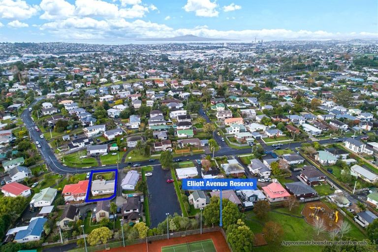 Photo of property in 38 Elliott Avenue, Bayview, Auckland, 0629