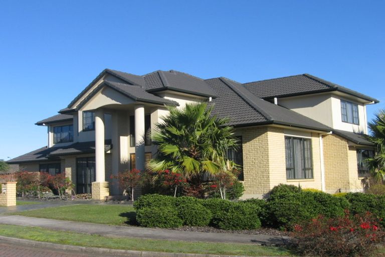 Photo of property in 14 Newbliss Crescent, East Tamaki Heights, Auckland, 2016