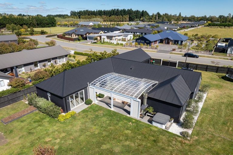 Photo of property in 10 Silver Peaks Drive, West Melton, 7618