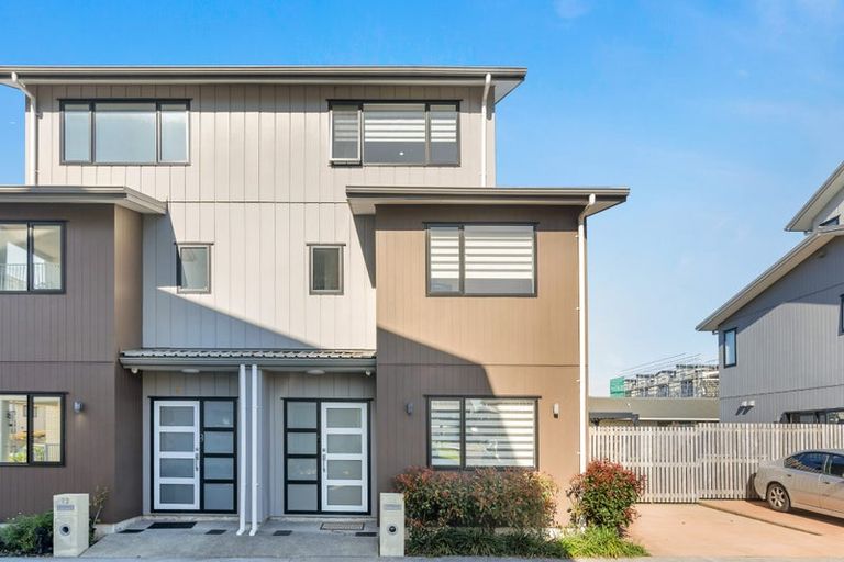 Photo of property in 14 Eileen Newey Place, Henderson, Auckland, 0612
