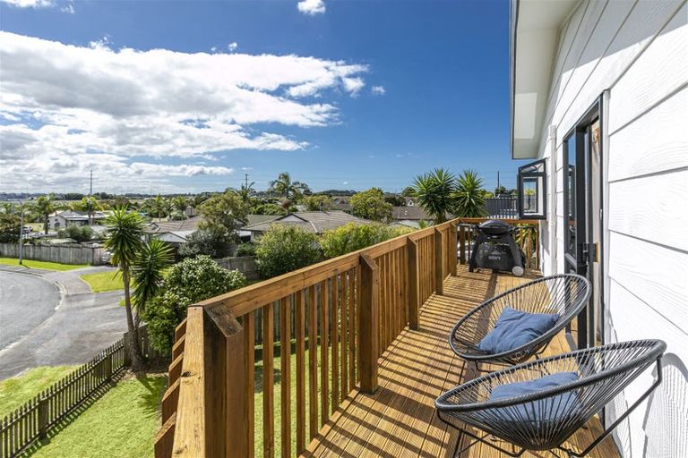 Photo of property in 1/10 Sevilla Place, Unsworth Heights, Auckland, 0632