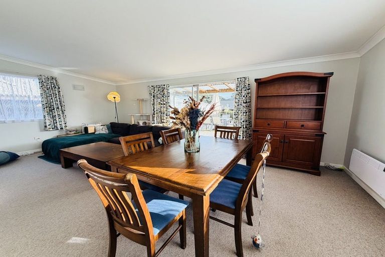 Photo of property in 8 Kaitawa Crescent, Paraparaumu, 5032