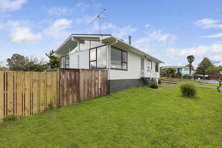 Photo of property in 25 Carter Place, Manurewa, Auckland, 2102