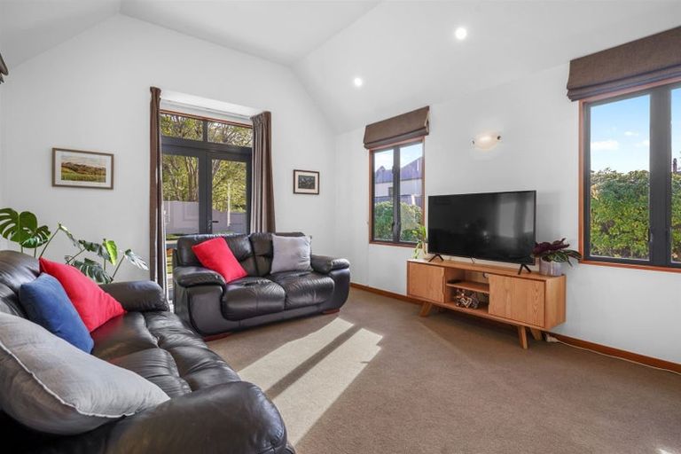 Photo of property in 5 Virginia Lane, Mount Pleasant, Christchurch, 8081